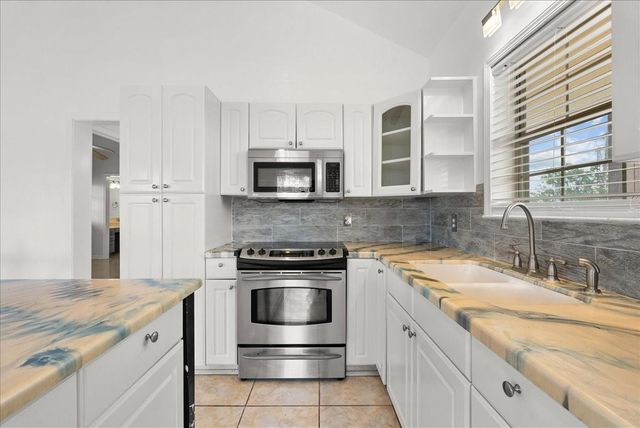 2311 Bayline Drive, Dickinson, TX 77539