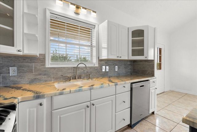 2311 Bayline Drive, Dickinson, TX 77539