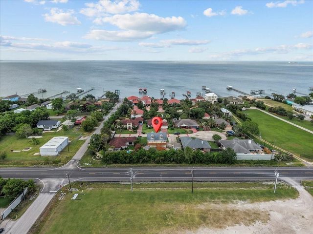 2311 Bayline Drive, Dickinson, TX 77539