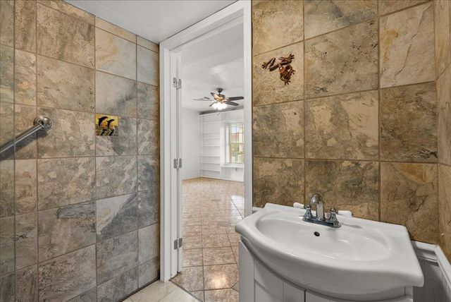 2311 Bayline Drive, Dickinson, TX 77539