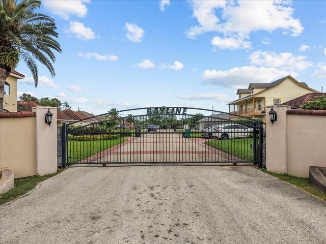 2311 Bayline Drive, Dickinson, TX 77539