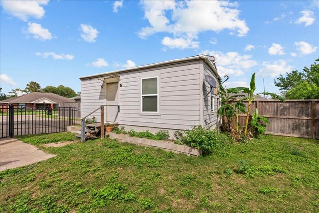 2311 Bayline Drive, Dickinson, TX 77539