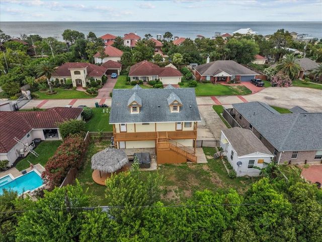 2311 Bayline Drive, Dickinson, TX 77539