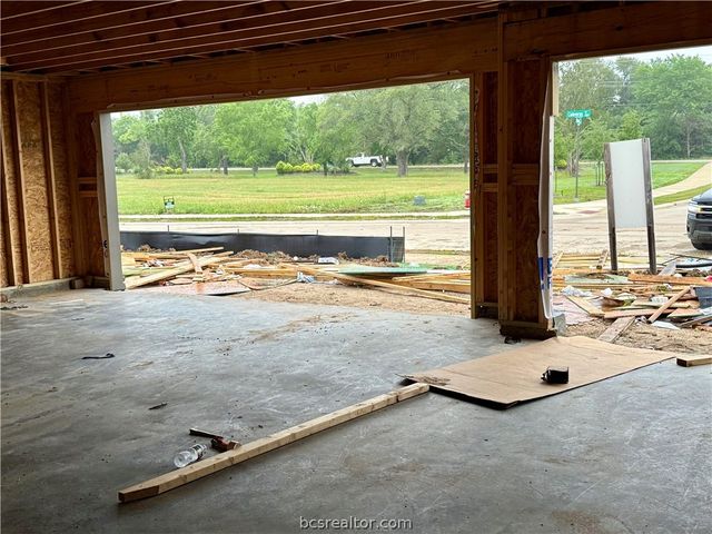 1000 Calaveras Court, College Station, TX 77845