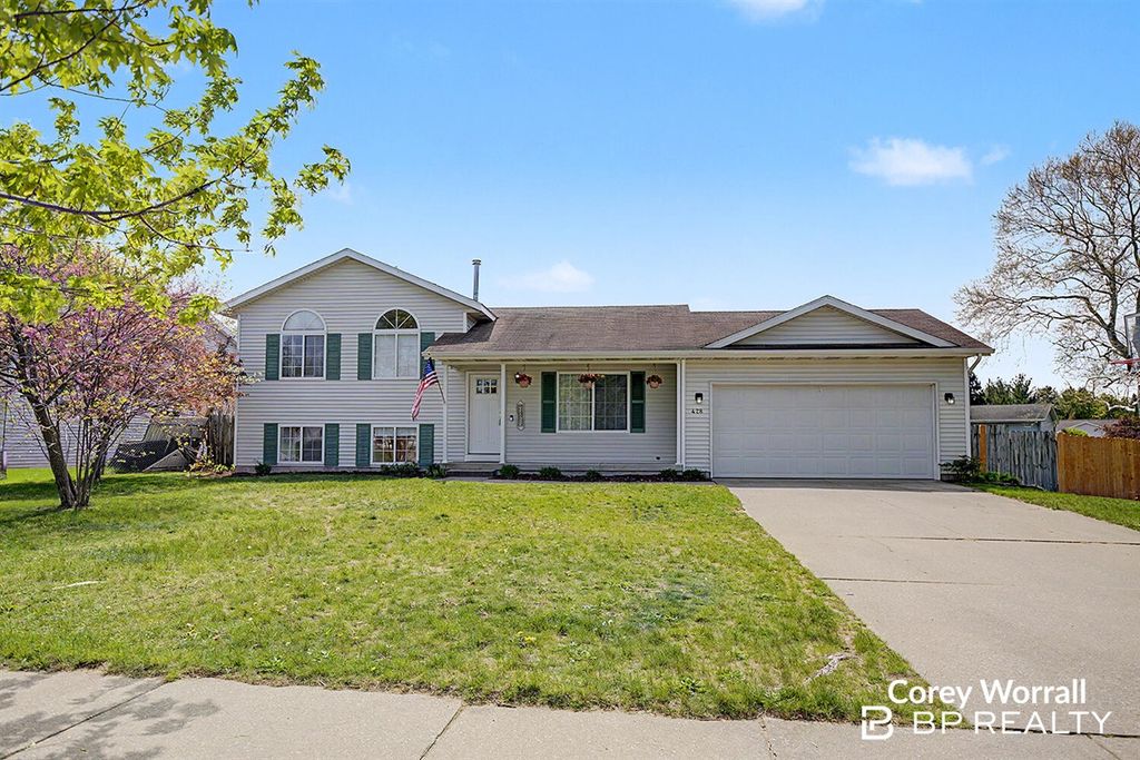 428 Sunbrook Street, Grand Rapids, MI 49508