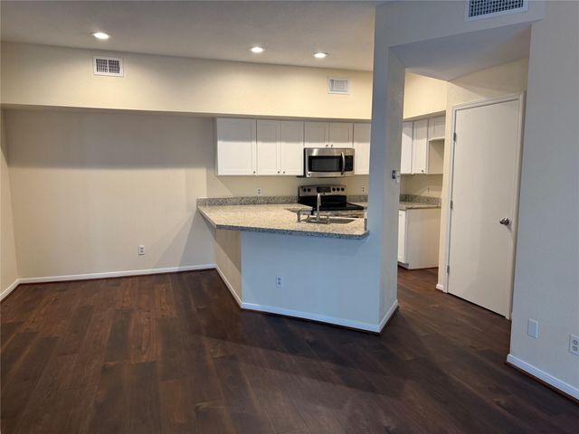 2121 El Paseo Street 2003, Houston, TX 77054