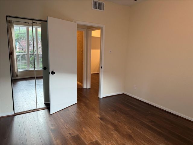 2121 El Paseo Street 2003, Houston, TX 77054