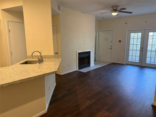 2121 El Paseo Street 2003, Houston, TX 77054