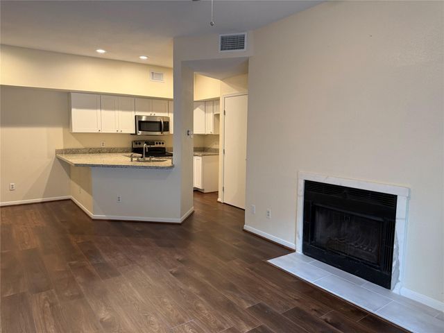 2121 El Paseo Street 2003, Houston, TX 77054