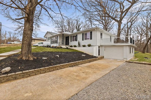 1300 Edgewood Drive, Fairview Heights, IL 62208