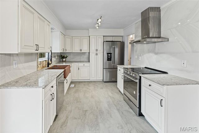 1300 Edgewood Drive, Fairview Heights, IL 62208