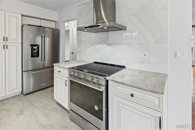 1300 Edgewood Drive, Fairview Heights, IL 62208