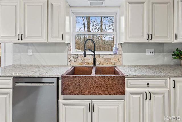 1300 Edgewood Drive, Fairview Heights, IL 62208