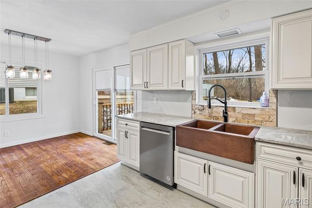 1300 Edgewood Drive, Fairview Heights, IL 62208