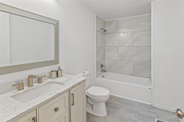 1300 Edgewood Drive, Fairview Heights, IL 62208