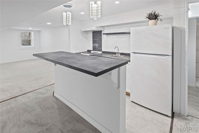 1300 Edgewood Drive, Fairview Heights, IL 62208