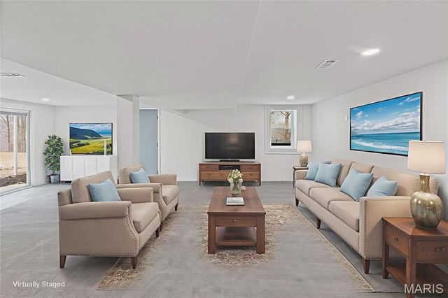 1300 Edgewood Drive, Fairview Heights, IL 62208