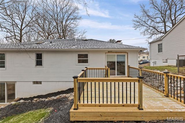 1300 Edgewood Drive, Fairview Heights, IL 62208