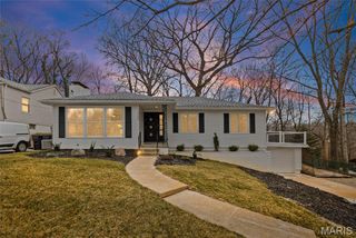 1300 Edgewood Drive, Fairview Heights, IL 62208