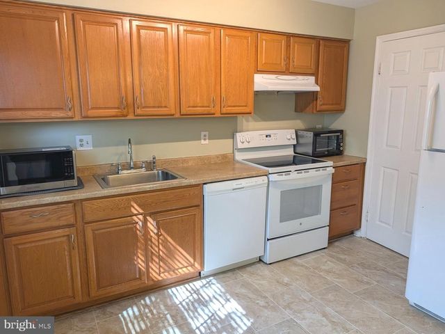 8582 ADAMSON ST, Manassas, VA 20110