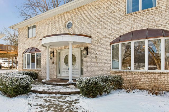 205 Hillcrest Court, Burnsville, MN 55337