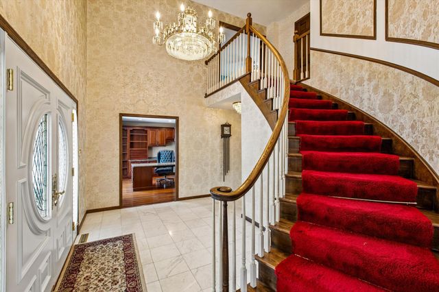 205 Hillcrest Court, Burnsville, MN 55337