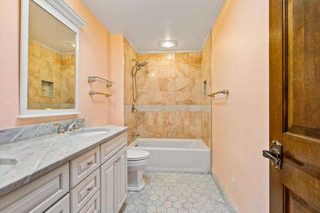 205 Hillcrest Court, Burnsville, MN 55337