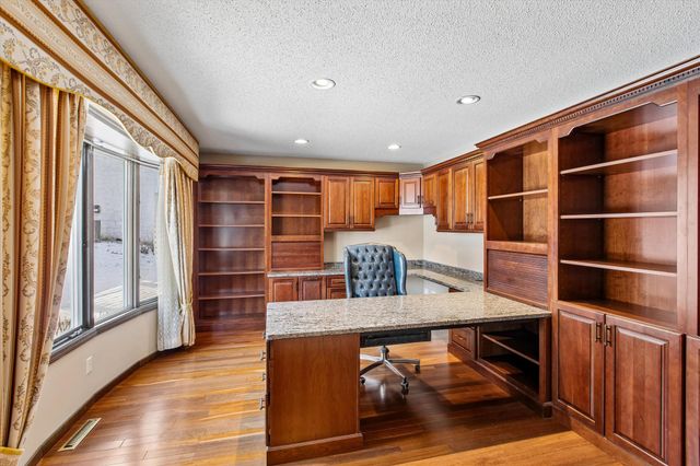 205 Hillcrest Court, Burnsville, MN 55337