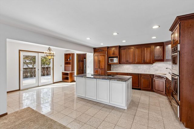 205 Hillcrest Court, Burnsville, MN 55337