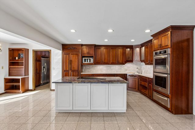 205 Hillcrest Court, Burnsville, MN 55337