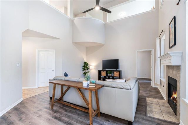 22113 Rose Grass LN, Spicewood, TX 78669