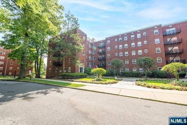2330 Linwood Avenue 4C, Fort Lee, NJ 07024