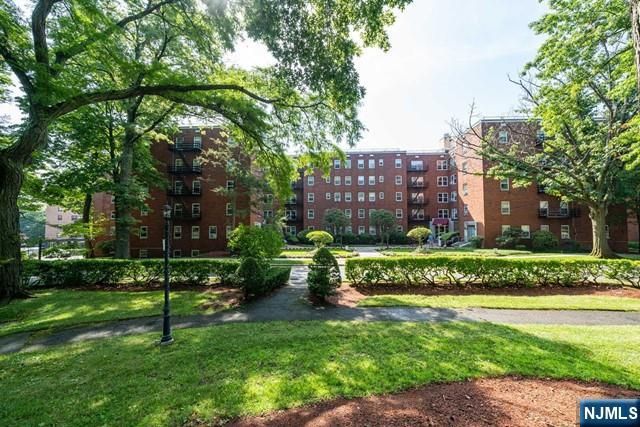 2330 Linwood Avenue 4C, Fort Lee, NJ 07024