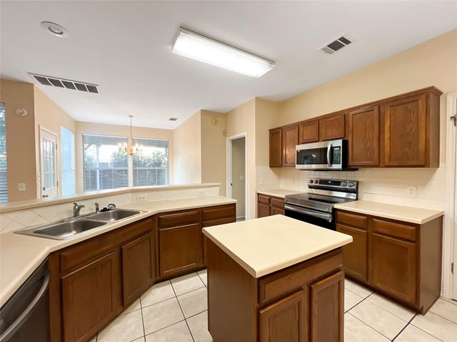 1512 Suzi LN, Pflugerville, TX 78660