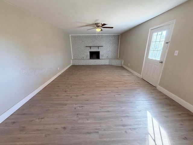 1409 El Paso Street, Wellington, TX 79095