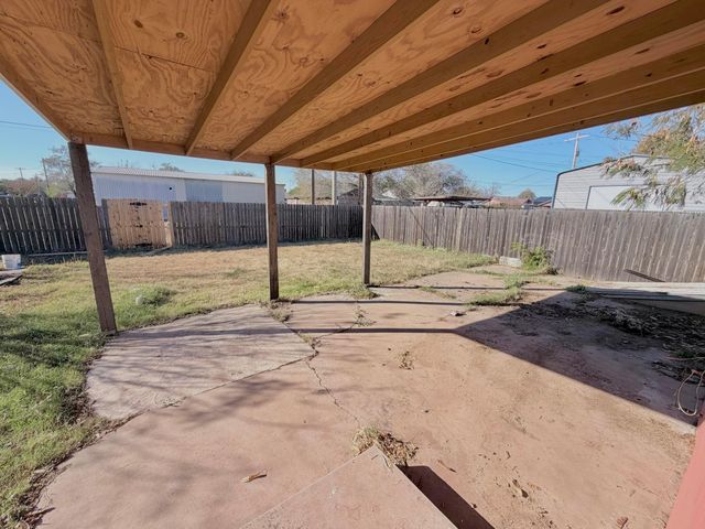 1409 El Paso Street, Wellington, TX 79095