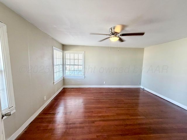 1409 El Paso Street, Wellington, TX 79095