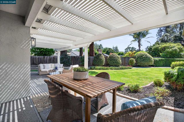 801 Cheyenne Dr, Walnut Creek, CA 94598