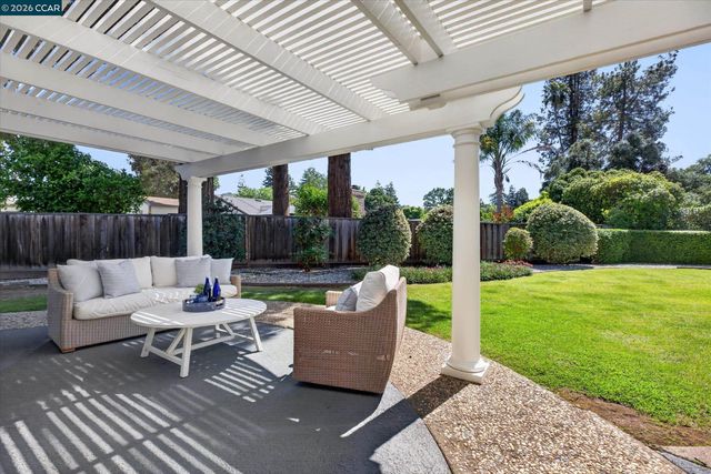801 Cheyenne Dr, Walnut Creek, CA 94598