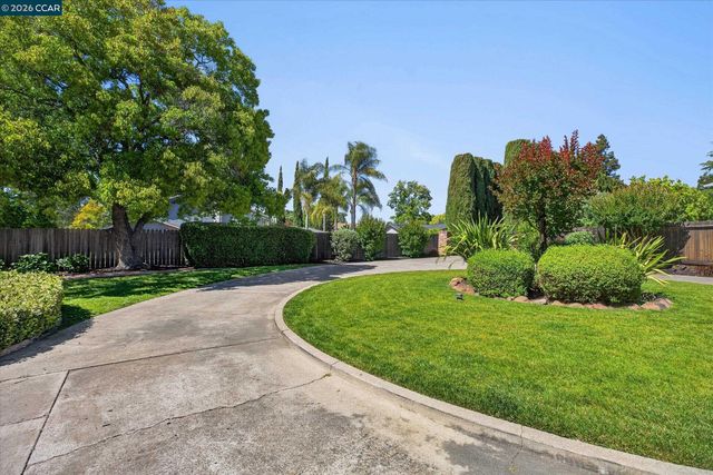 801 Cheyenne Dr, Walnut Creek, CA 94598
