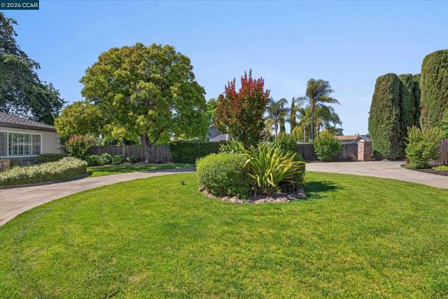 801 Cheyenne Dr, Walnut Creek, CA 94598