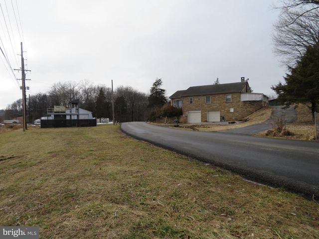 269 CRAWFORD QUARRY RD, Falling Waters, WV 25419