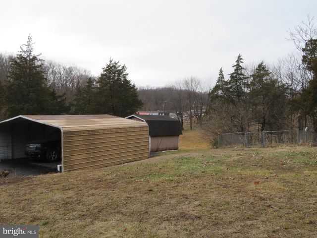 269 CRAWFORD QUARRY RD, Falling Waters, WV 25419