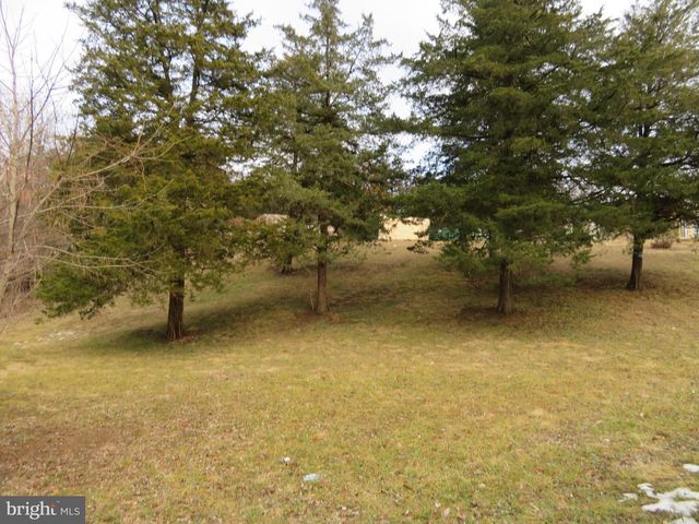 269 CRAWFORD QUARRY RD, Falling Waters, WV 25419