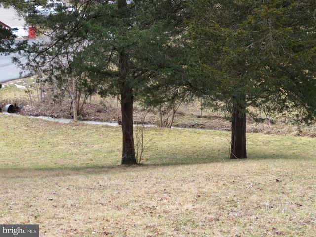 269 CRAWFORD QUARRY RD, Falling Waters, WV 25419