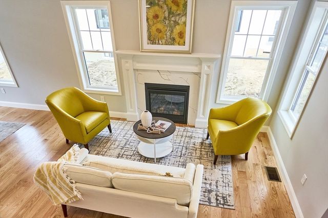 711 Massachusetts Avenue 2, Lunenburg, MA 01462