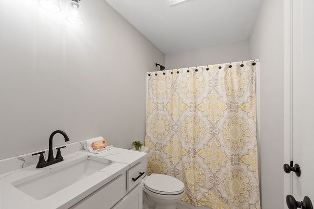 711 Massachusetts Avenue 2, Lunenburg, MA 01462