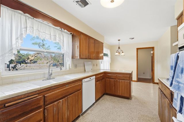 1643 NW 16TH AVENUE, Gainesville, FL 32605