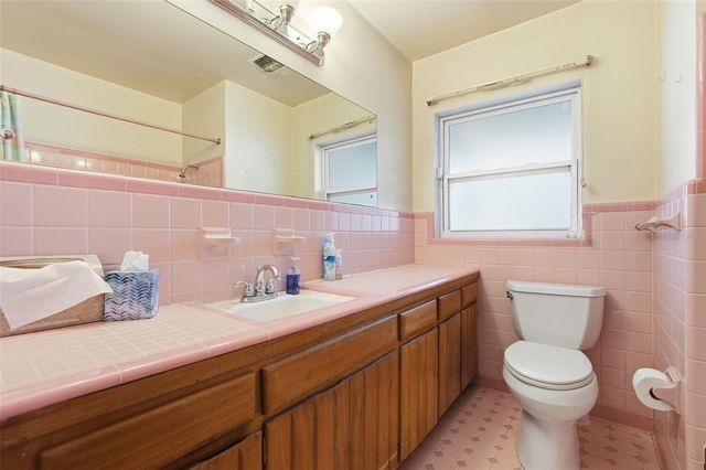 1643 NW 16TH AVENUE, Gainesville, FL 32605