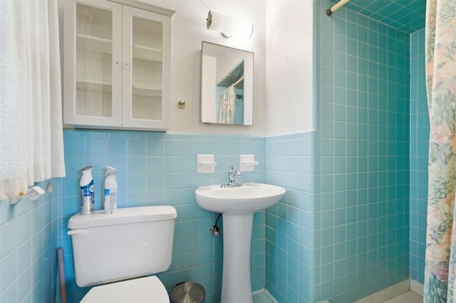 1643 NW 16TH AVENUE, Gainesville, FL 32605